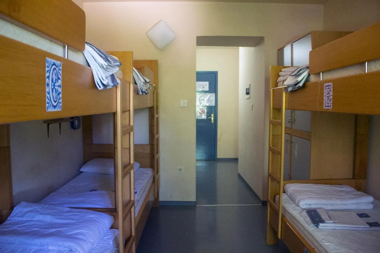 Hi Hostel Rijeka Croácia
