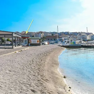 apartment-mara-a2.hotels-in-trogir.com/