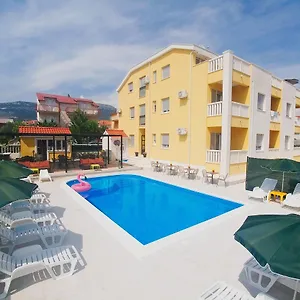 https://villa-iva-dom.hotels-in-trogir.com